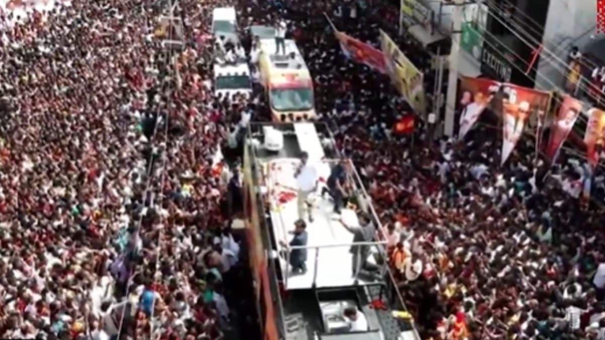<div>Triple the crowd, half the security: Cops reveal lapses behind Vijay's Karur rally deaths</div>