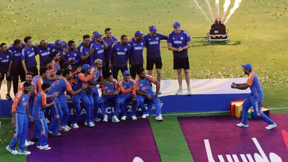 India refuse to accept trophy, winners' medals from PCB chief Mohsin Naqvi  after beating Pakistan in Asia Cup final – Firstpost