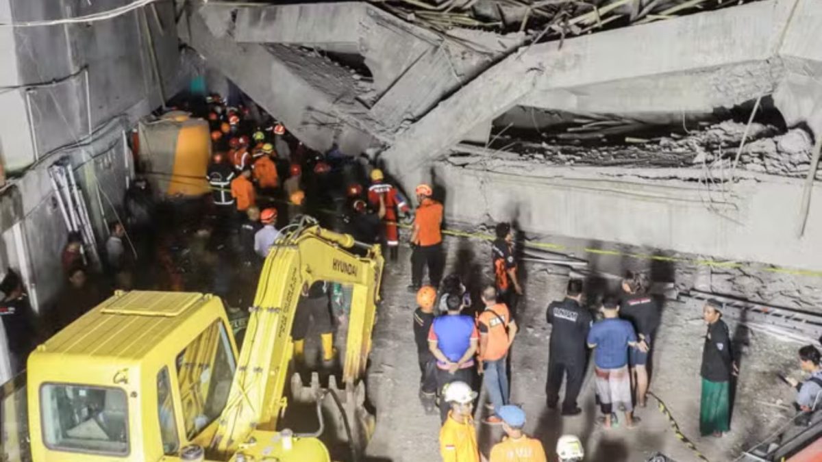 About 91 students remain trapped after the school building collapse in Indonesia About 91 students remain trapped after the school building collapse in Indonesia
