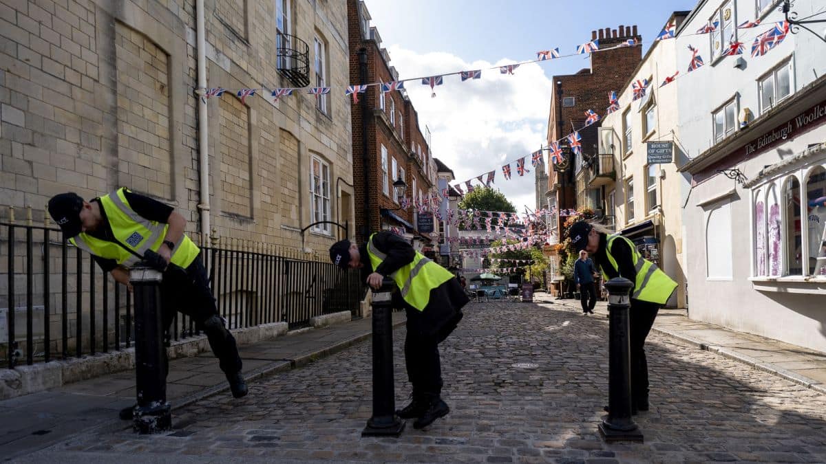 Thames Valley Police officers from their Specialist Search Unit carry out security searches in Windsor ahead of the state visit by US President Donald Trump, September 12, 2025. File Image/Pool via Reuters