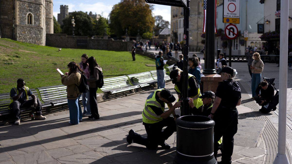 Thames Valley Police officers from their Specialist Search Unit carry out security searches in Windsor ahead of the state visit by US President Donald Trump, September 12, 2025. File Image/Pool via Reuters