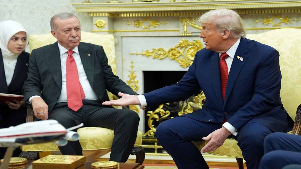 Trump meets Erdogan at White House, urges Turkey to halt Russian oil purchases amid Ukraine war