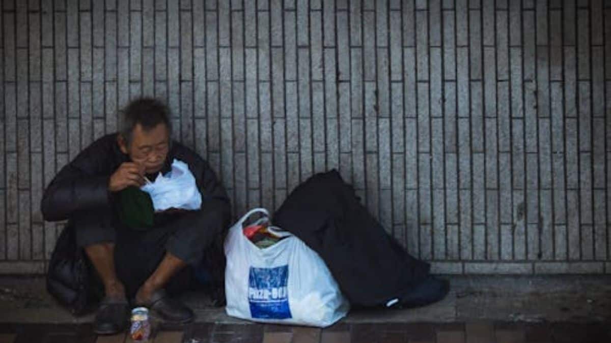 From riches to rags: Chinese scholar chooses homelessness, lives on  a month