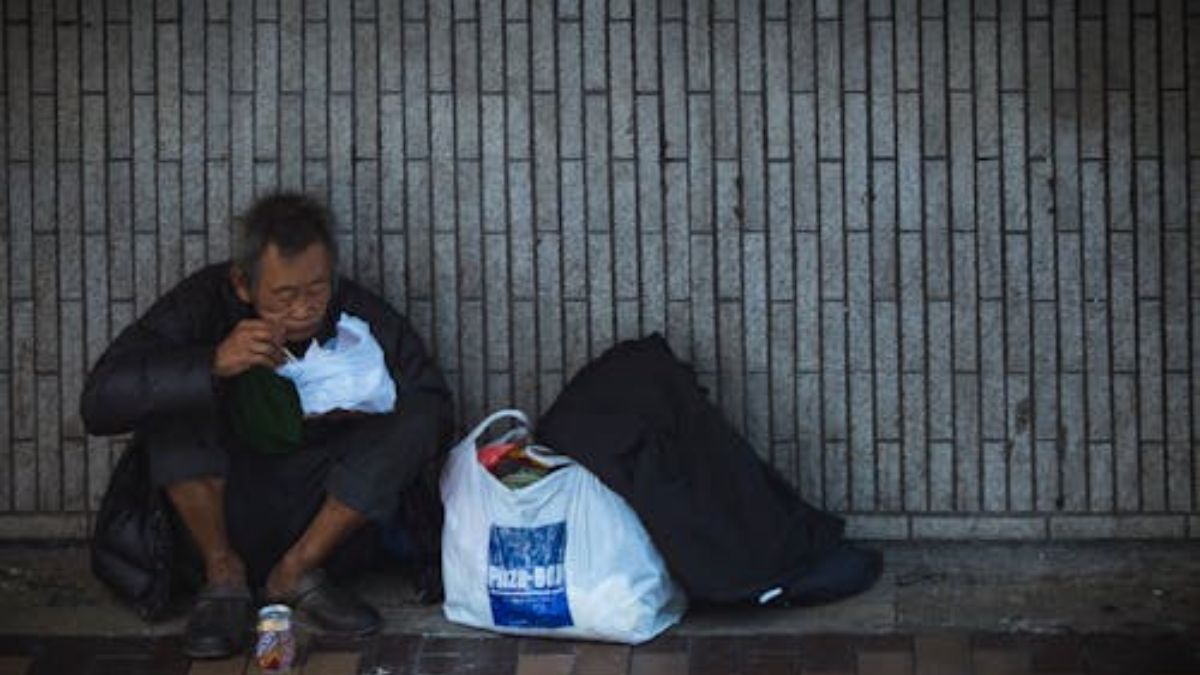 From riches to rags: Chinese scholar chooses homelessness, lives on $14 a month From riches to rags: Chinese scholar chooses homelessness, lives on $14 a month