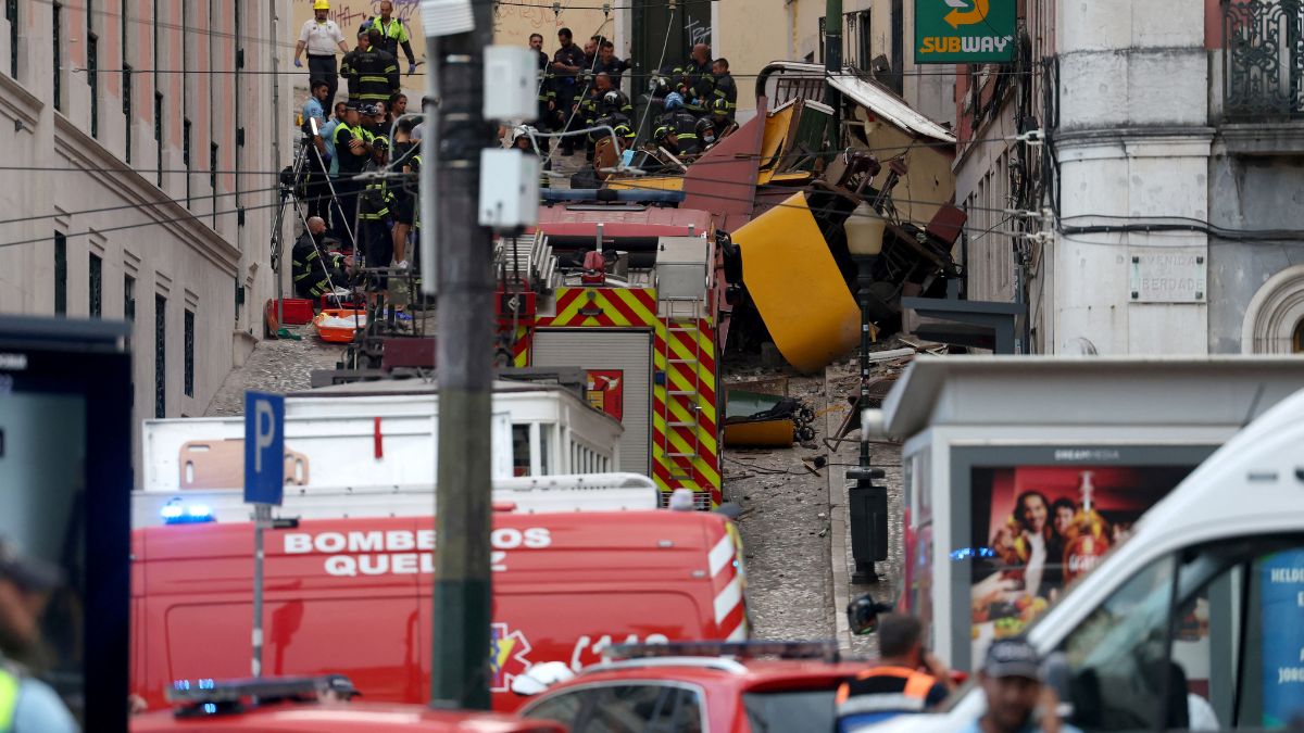 Police and firefighters work on the site of the Gloria funicular railway accident in Lisbon, on September 3, 2025. AFP Police and firefighters work on the site of the Gloria funicular railway accident in Lisbon, on September 3, 2025. AFP
