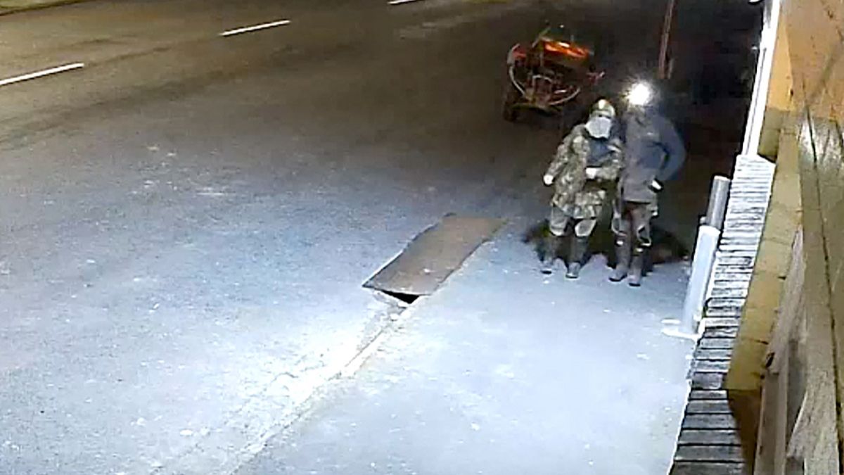 How fugitive New Zealand father, killed in shootout, lived with 3 kids in wild for years How fugitive New Zealand father, killed in shootout, lived with 3 kids in wild for years