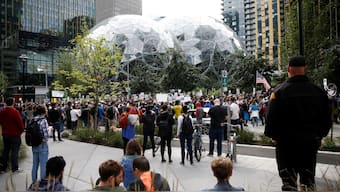Tech workers gather outside the Amazon Spheres during a Climate Strike walkout and march in Seattle, Washington, US. September 20, 2019. File Photo/Reuters