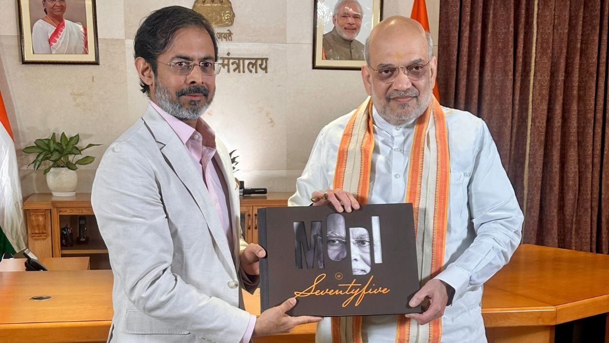 <div>Union Minister Amit Shah presented Network18's coffee table book capturing PM Modi's life</div>