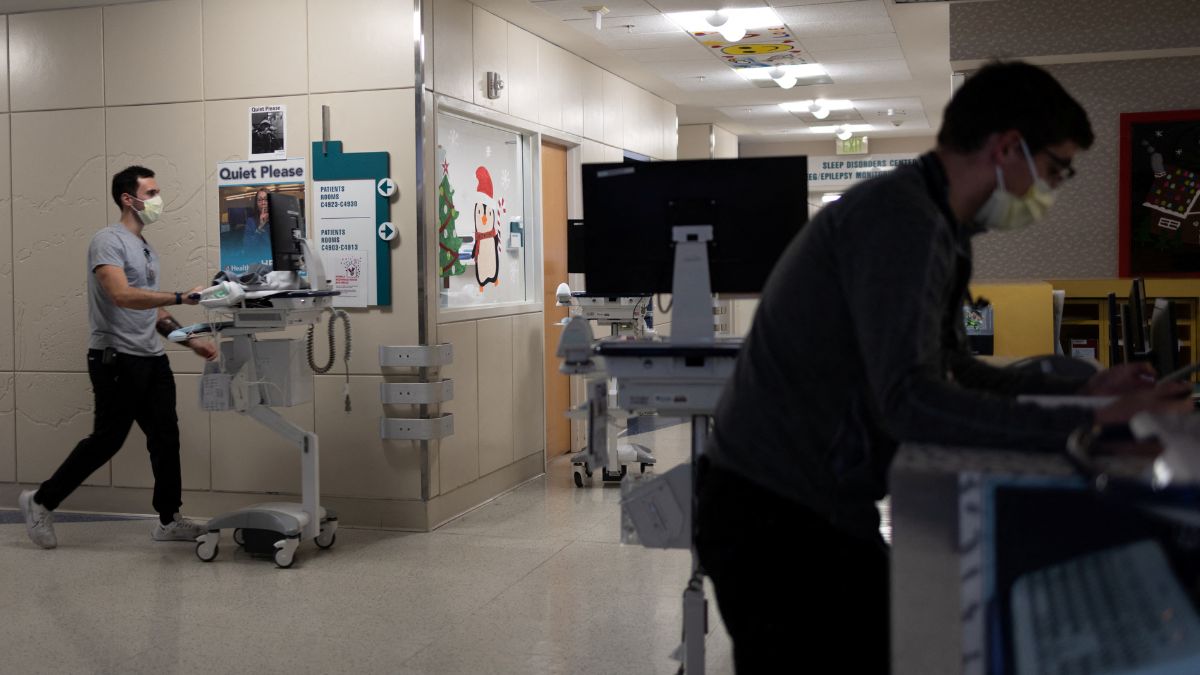 Healthcare workers are seen at the Children's Hospital of Georgia in Augusta, Georgia, US, January 15, 2022. File Photo/Reuters Healthcare workers are seen at the Children's Hospital of Georgia in Augusta, Georgia, US, January 15, 2022. File Photo/Reuters