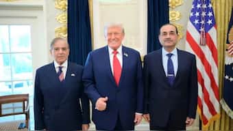 Pakistan’s Prime Minister Shehbaz Sharif (L) and Field Marshal Asim Munir (R) met US President Donald Trump (centre) at the White House. 