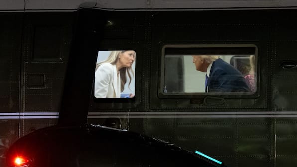 Trump waves his finger at Melania on Marine One. Were they having a spat?