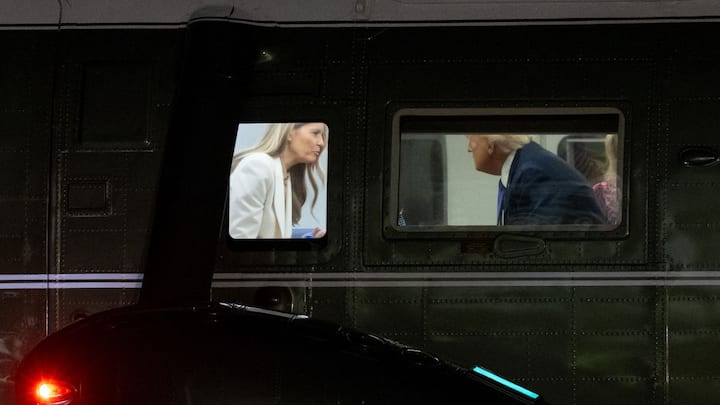 Trump waves his finger at Melania on Marine One. Were they having a spat? Trump waves his finger at Melania on Marine One. Were they having a spat?