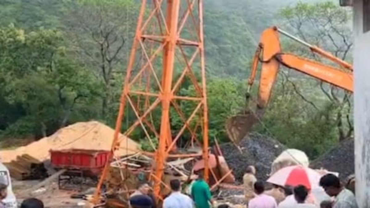 Gujarat: 6 killed as ropeway trolley crashes at Pavagadh Hill temple Gujarat: 6 killed as ropeway trolley crashes at Pavagadh Hill temple
