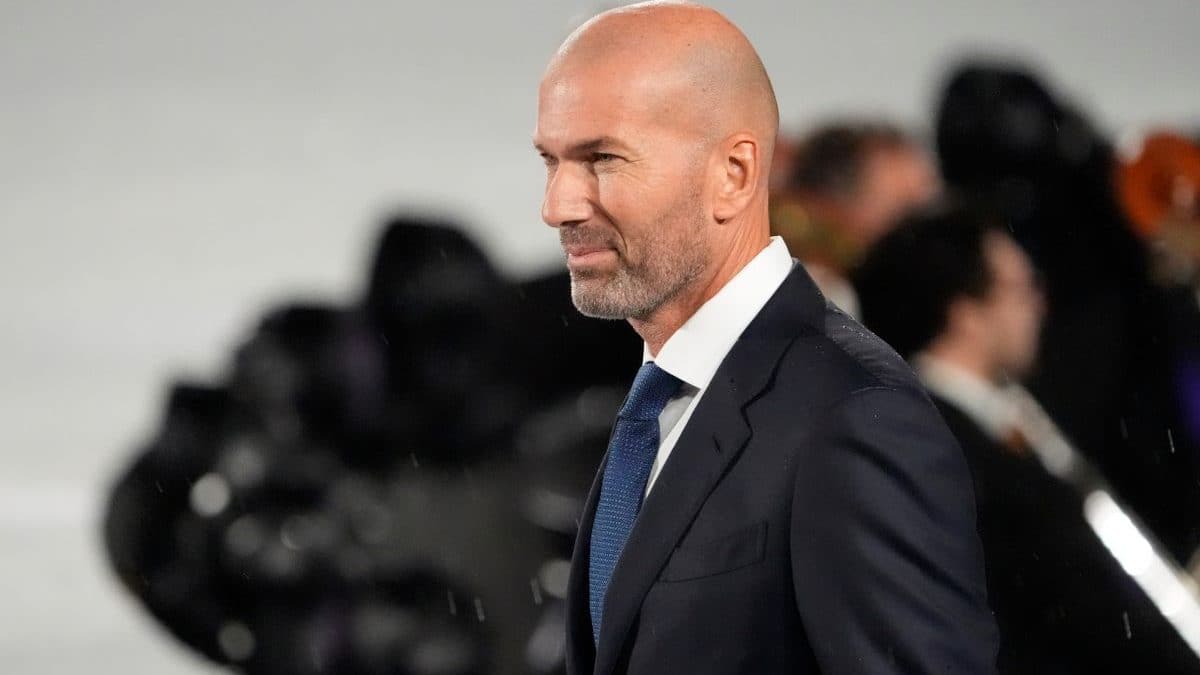 Zinedine Zidane linked to Manchester United job but would need guarantees before joining