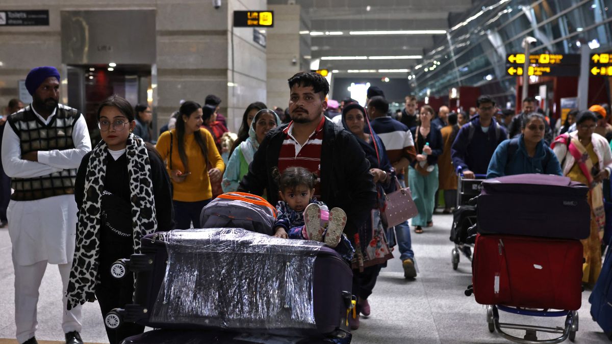 The draft consultation paper, issued last month, sets the stage for uniform performance benchmarks at all major airports handling more than 35 lakh passengers annually. Image for Representation. Reuters The draft consultation paper, issued last month, sets the stage for uniform performance benchmarks at all major airports handling more than 35 lakh passengers annually. Image for Representation. Reuters