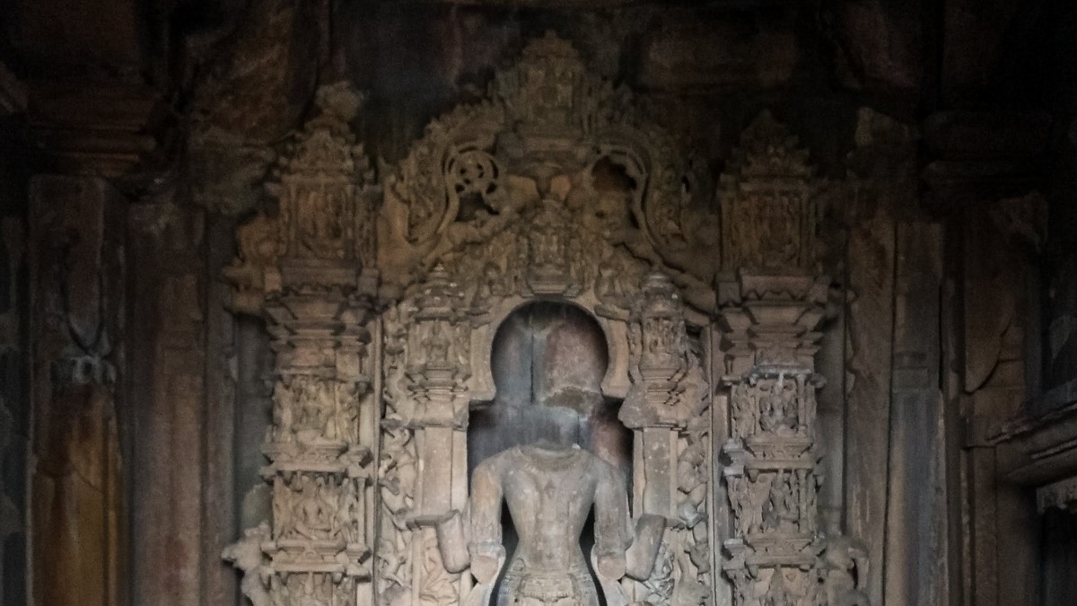 Vishnu idol in Khajuraho whose head has been broken off, most likely by a mediaeval iconoclast. Image: X/@ImAtulp Vishnu idol in Khajuraho whose head has been broken off, most likely by a mediaeval iconoclast. Image: X/@ImAtulp