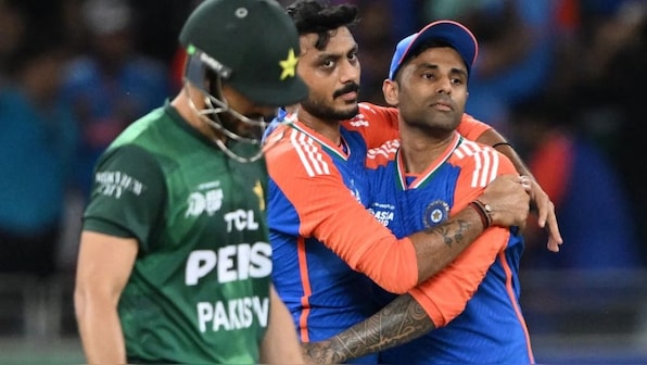 'This Pakistan team can’t play India C': Fans mock as Indian bowlers dominate Asia Cup clash