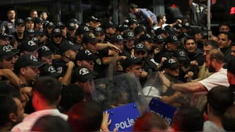 Police officers stop supporters of Turkey’s main opposition Republican People’s Party (CHP) from reaching the Istanbul provincial office, after a recent court ruling that ousted the CHP's Istanbul provincial leadership, in Istanbul, Turkey, September 7, 2025. File Image/Reuters