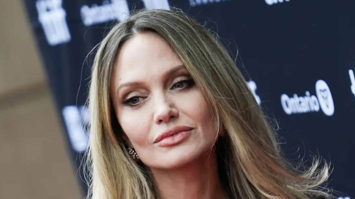 Angelina Jolie breaks down at Toronto International Film Festival: 'When my mother had cancer...' Angelina Jolie breaks down at Toronto International Film Festival: 'When my mother had cancer...'