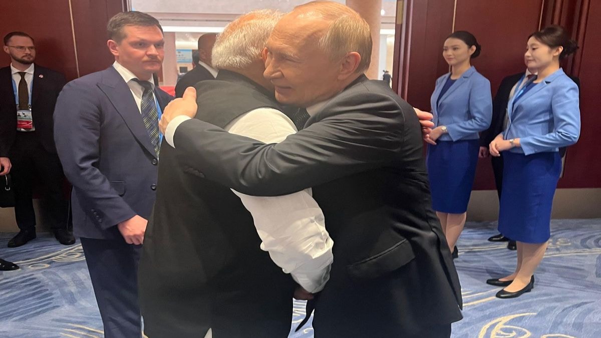 A car ride, a huddle and a big snub… The defining moments from the SCO Summit, decoded