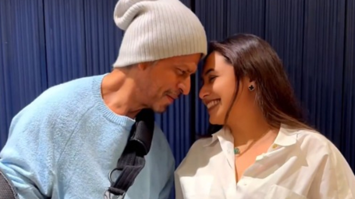 Shah Rukh Khan and Rani Mukerji reunite, celebrate their National award win with a romantic dance- Watch Shah Rukh Khan and Rani Mukerji reunite, celebrate their National award win with a romantic dance- Watch