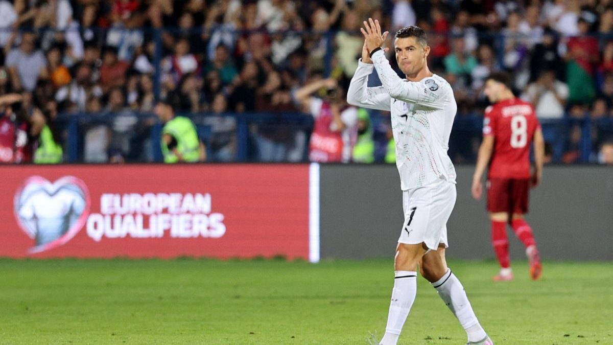 Cristiano Ronaldo applauds fans after being substituted. Image: Reuters Cristiano Ronaldo applauds fans after being substituted. Image: Reuters