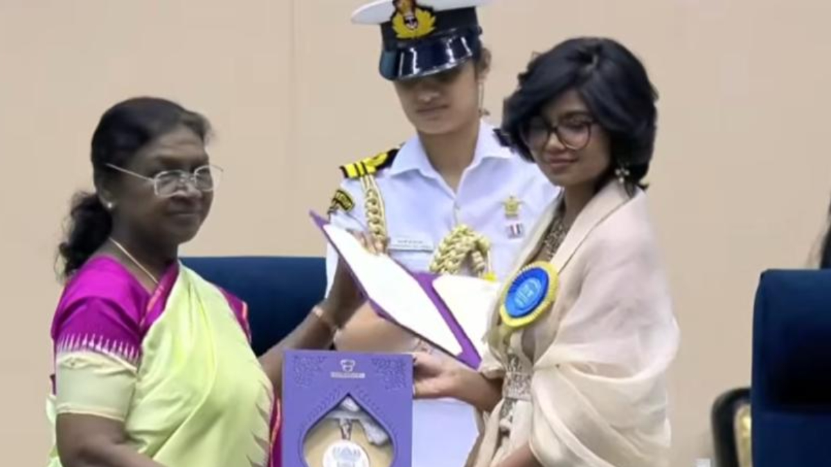 'Pushpa' director Sukumar's daughter Sukriti Veni Bandreddi receives the National Award in Best Child Artist category for 'Gandhi Tatha Chettu' 'Pushpa' director Sukumar's daughter Sukriti Veni Bandreddi receives the National Award in Best Child Artist category for 'Gandhi Tatha Chettu'