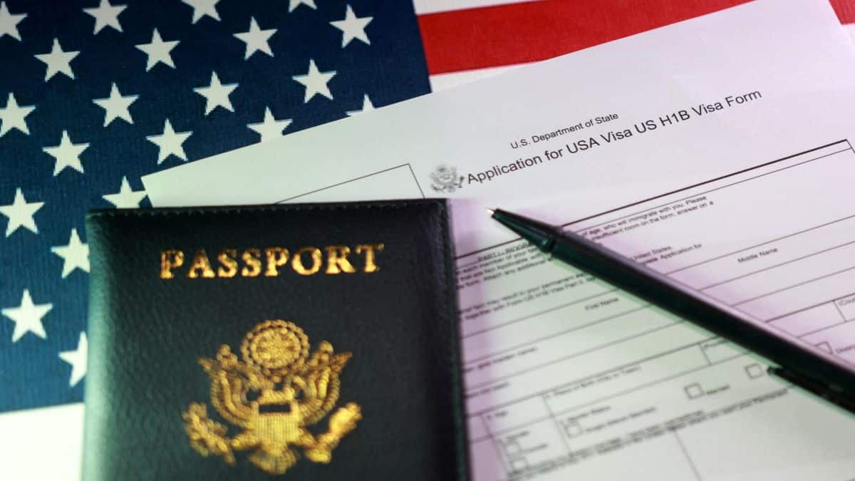 <div>'Clog the toilets' campaign: What’s this new low, racist move against Indian H-1B workers?</div>