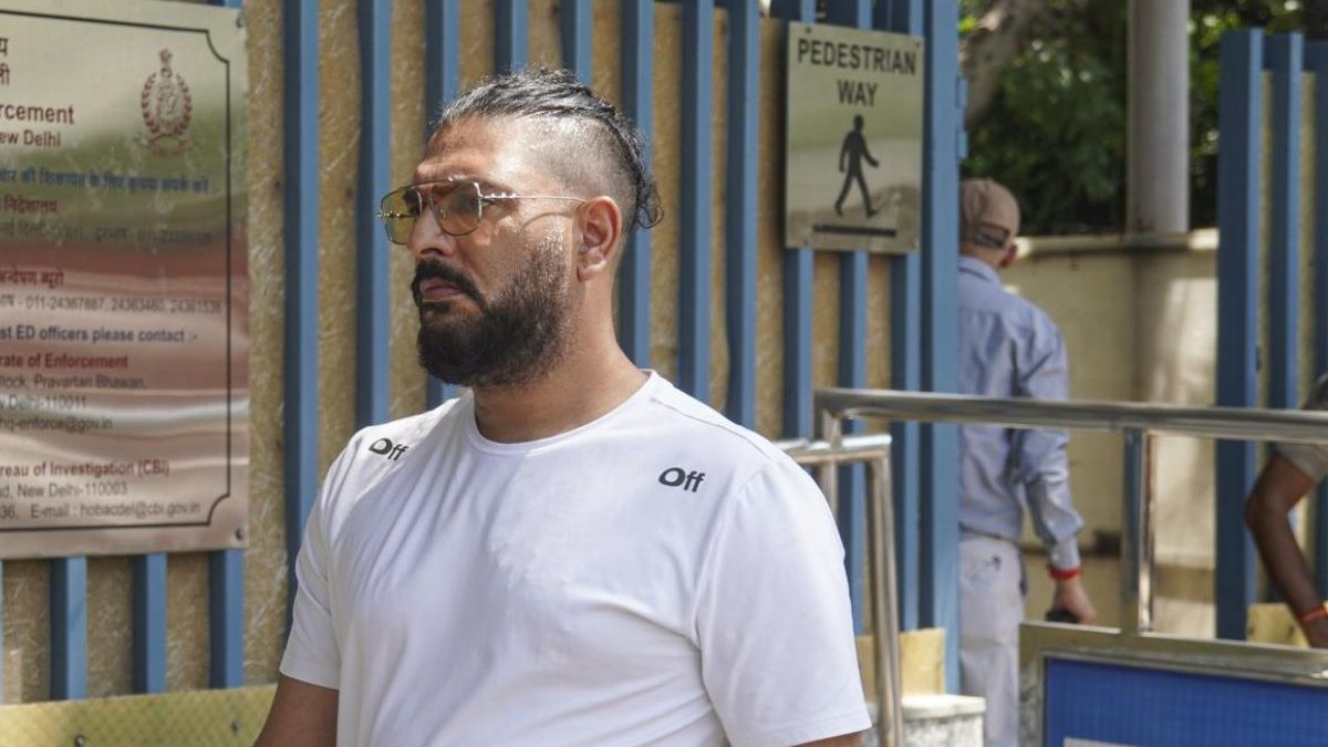 Indian cricketer Yuvraj Singh at ED's office in Delhi. Image: PTI Indian cricketer Yuvraj Singh at ED's office in Delhi. Image: PTI