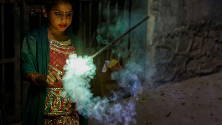 Are green firecrackers less polluting than traditional ones?