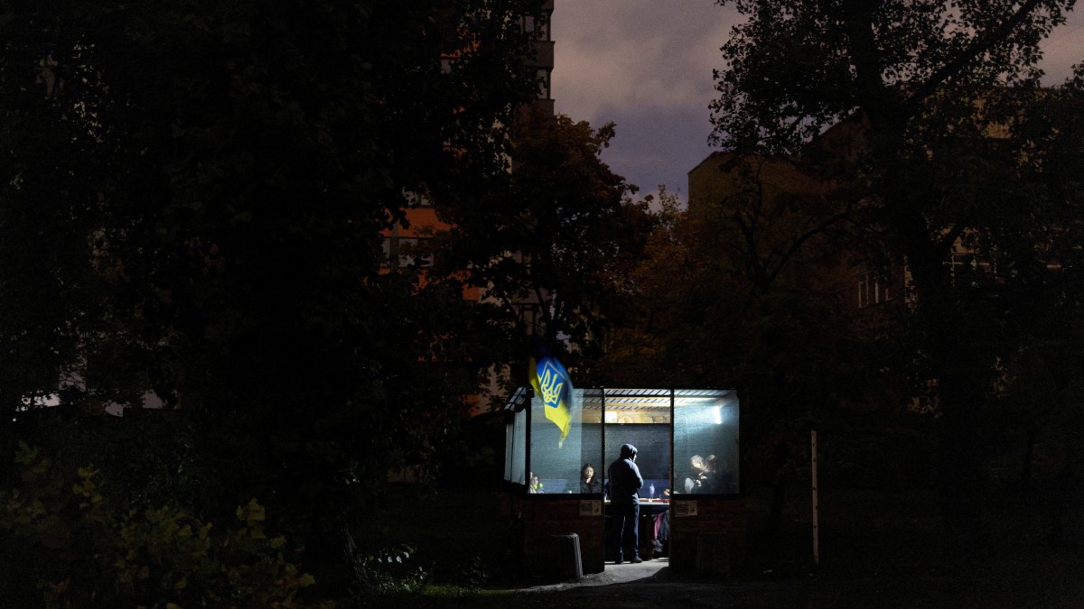 Russia's drone barrage knocks out power across Ukraine as Zelenskyy travels to US for talks with Trump Russia's drone barrage knocks out power across Ukraine as Zelenskyy travels to US for talks with Trump