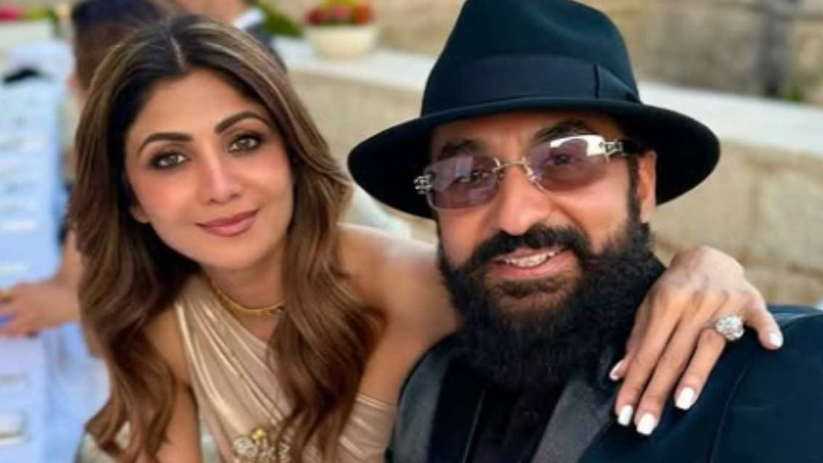Shilpa Shetty and Raj Kundra's plea for suspending their Look Out Circular amid Rs 60 crore fraud case rejected by Bombay High Court Shilpa Shetty and Raj Kundra's plea for suspending their Look Out Circular amid Rs 60 crore fraud case rejected by Bombay High Court