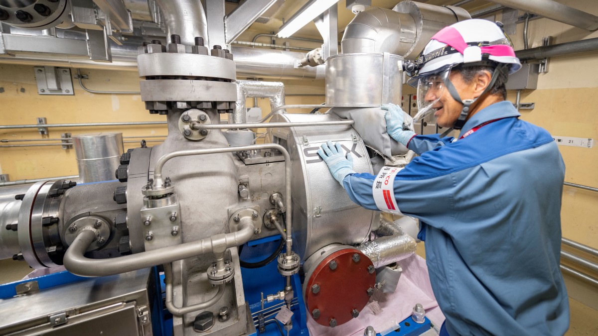 Japan faces a nuclear question as local backlash hobbles plan to revive Kashiwazaki-Kariwa plant Japan faces a nuclear question as local backlash hobbles plan to revive Kashiwazaki-Kariwa plant