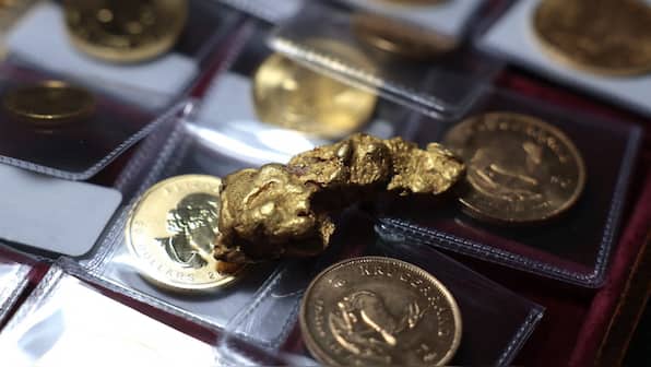 After unprecedented surge, gold finds temporary resistance at record levels