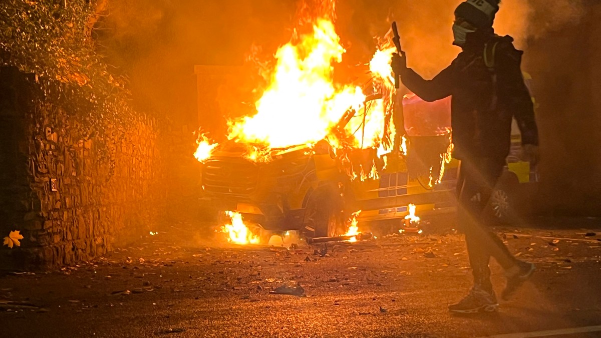 Six arrested in Dublin after protest outside migrant hotel turn 'violent' Six arrested in Dublin after protest outside migrant hotel turn 'violent'