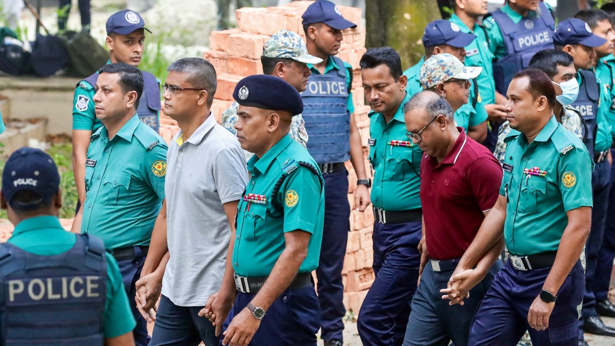 Bangladesh: 5 generals among 15 army officers detained for actions during anti-Hasina protests Bangladesh: 5 generals among 15 army officers detained for actions during anti-Hasina protests