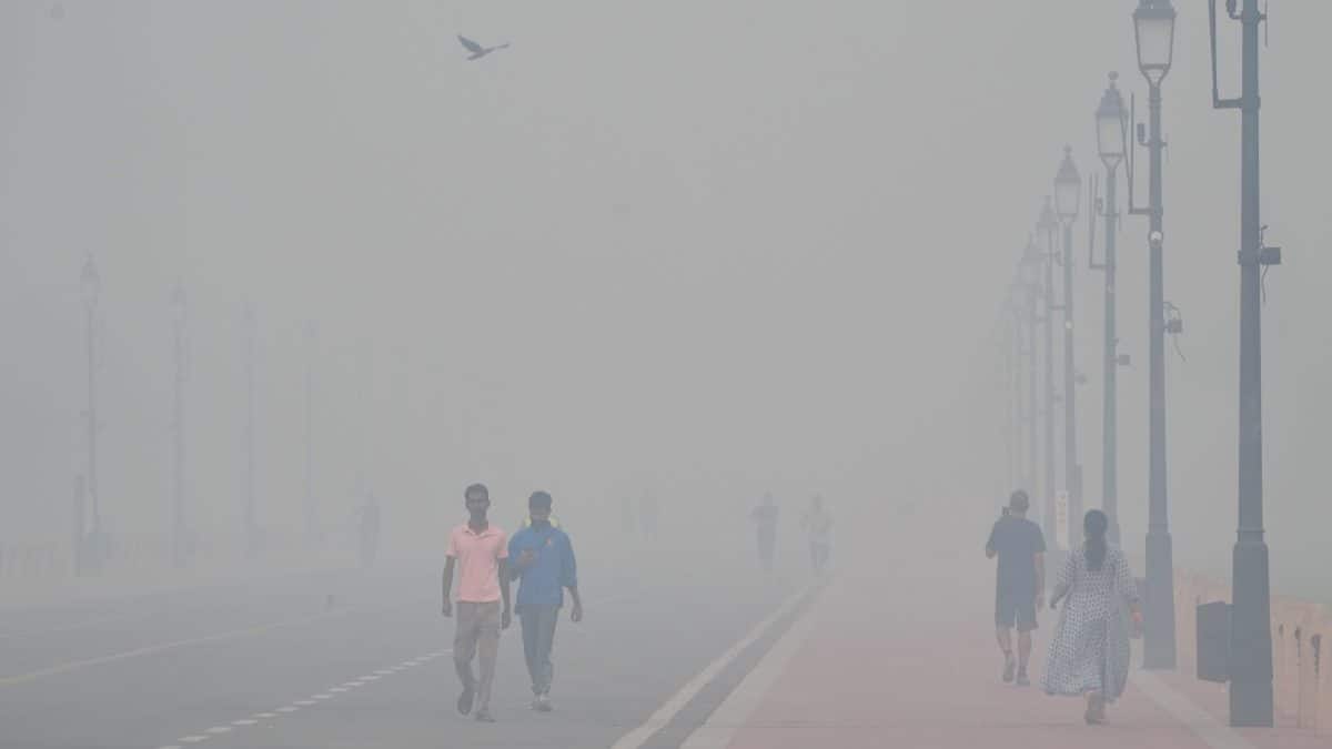 Delhi reimposes GRAP-3 curbs as air quality turns severe, AQI crosses 400