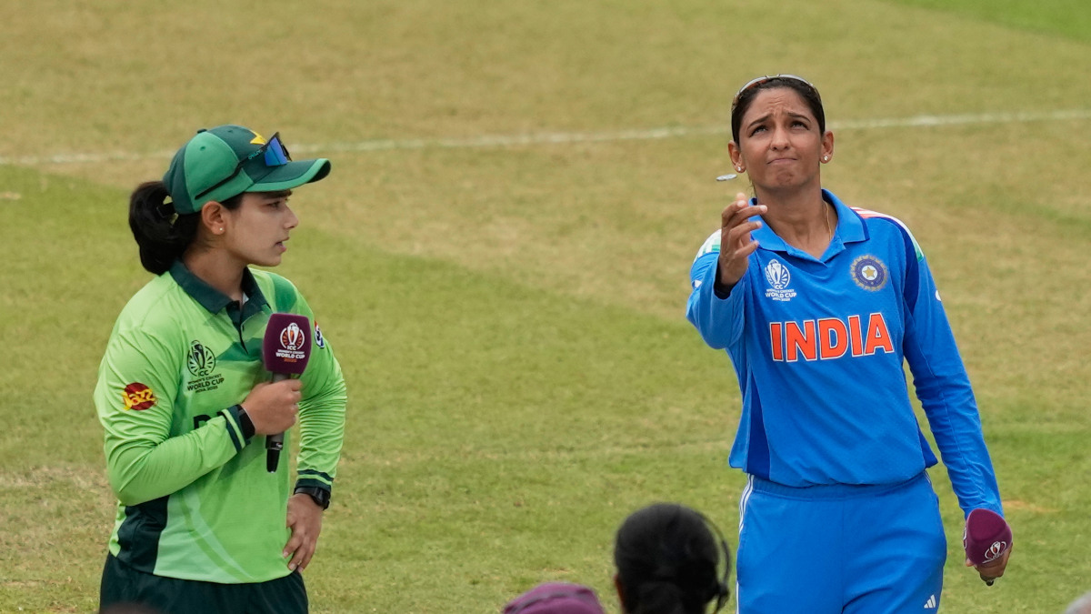 Fatima Sana and Harmanpreet Kaur, captain of Pakistan and India respectively, at the toss during the ICC Women's World Cup group-stage meeting between the two arch-rivals in Colombo. AP Fatima Sana and Harmanpreet Kaur, captain of Pakistan and India respectively, at the toss during the ICC Women's World Cup group-stage meeting between the two arch-rivals in Colombo. AP