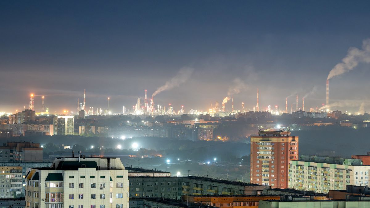 Steam and oil-processing emissions rise from chimneys of the Omsk Oil Refinery owned by Gazprom Neft company in the Siberian city of Omsk, Russia, September 4, 2025. (Photo: Alexey Malgavko/Reuters) Steam and oil-processing emissions rise from chimneys of the Omsk Oil Refinery owned by Gazprom Neft company in the Siberian city of Omsk, Russia, September 4, 2025. (Photo: Alexey Malgavko/Reuters)