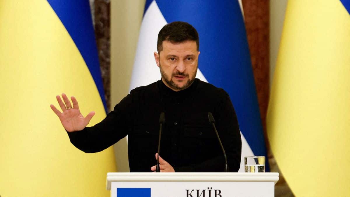 <div>Western parts found in Russian missiles & drones fired at Ukraine, says Zelenskyy</div>
