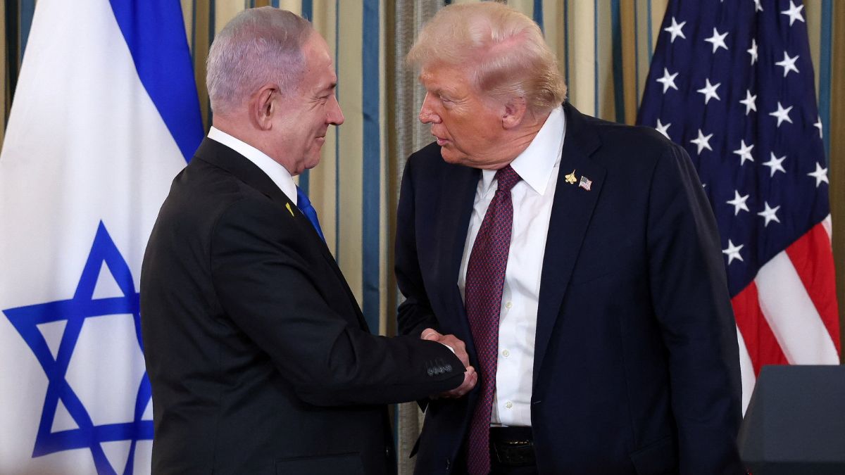 US President Donald Trump and Israeli Prime Minister Benjamin Netanyahu shake hands at a joint press conference in the State Dining Room at the White House in Washington, DC, USA, on September 29, 2025. (Photo: Jonathan Ernst/Reuters) US President Donald Trump and Israeli Prime Minister Benjamin Netanyahu shake hands at a joint press conference in the State Dining Room at the White House in Washington, DC, USA, on September 29, 2025. (Photo: Jonathan Ernst/Reuters)