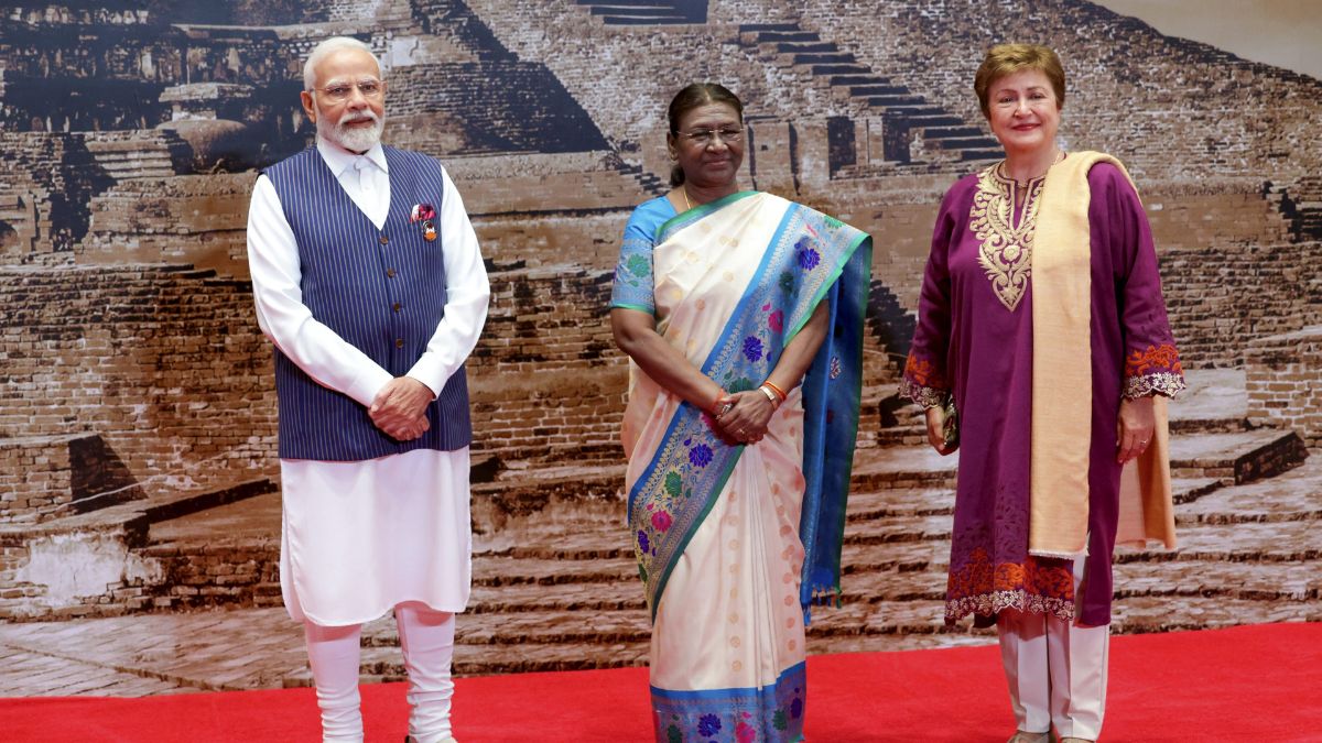 President Droupadi Murmu and Prime Minister Narendra Modi welcome International Monetary Fund (IMF) Managing Director Kristalina Georgieva upon her arrival at the Bharat Mandapam for the Gala Dinner during the G20 Summit in New Delhi on September 9, 2023. (Photo: PTI) President Droupadi Murmu and Prime Minister Narendra Modi welcome International Monetary Fund (IMF) Managing Director Kristalina Georgieva upon her arrival at the Bharat Mandapam for the Gala Dinner during the G20 Summit in New Delhi on September 9, 2023. (Photo: PTI)