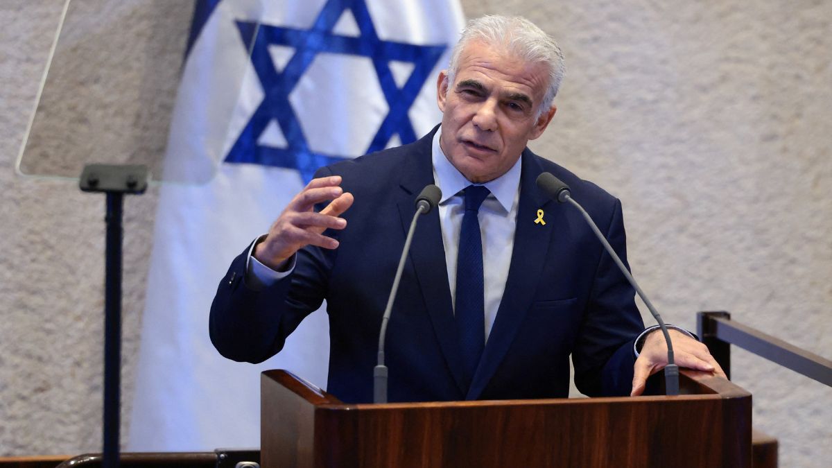 Israeli Opposition leader Yair Lapid speaks at the Knesset on the day of US President Donald Trump's address amid a US-brokered prisoner-hostage swap and ceasefire deal between Israel and Hamas, in Jerusalem, on October 13, 2025. (Photo: Evelyn Hockstein/Pool/Reuters) Israeli Opposition leader Yair Lapid speaks at the Knesset on the day of US President Donald Trump's address amid a US-brokered prisoner-hostage swap and ceasefire deal between Israel and Hamas, in Jerusalem, on October 13, 2025. (Photo: Evelyn Hockstein/Pool/Reuters)