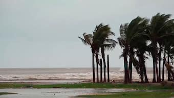 Sea waves crash against the shore amid strong winds ahead of the landfall of Cyclone Montha at Manginapudi beach in Krishna district, Andhra Pradesh, on October 28, 2025. (Photo: PTI)