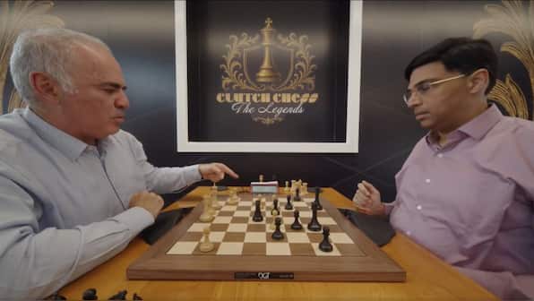 Garry Kasparov points towards clock as Viswanathan Anand suffers unusual defeat during Clutch Chess showdown