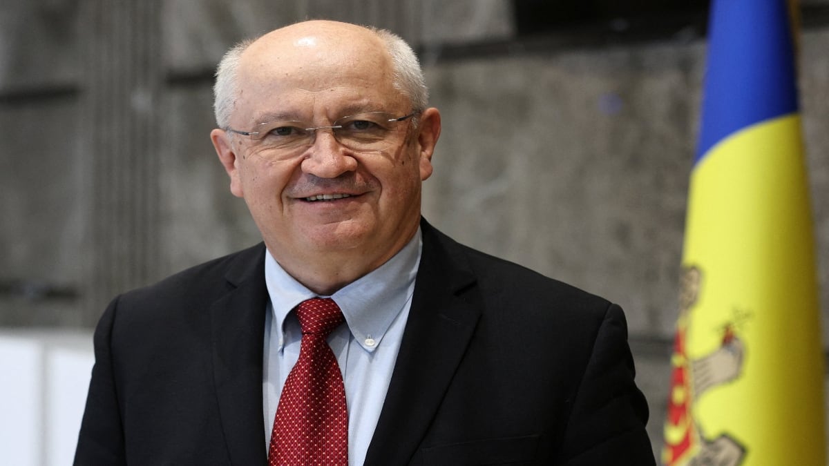 Moldova names pro-EU Munteanu as prime minister, eyes EU membership