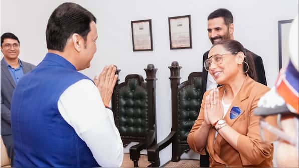 Rani Mukerji comes forward to support the police force as she shares stage with Maharashtra CM Devendra Fadnavis & Akshay Kumar to raise awareness against cyber crime