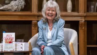 Jilly Cooper, British author of bestselling risqué novels, including ‘Rivals,’ dies at 88