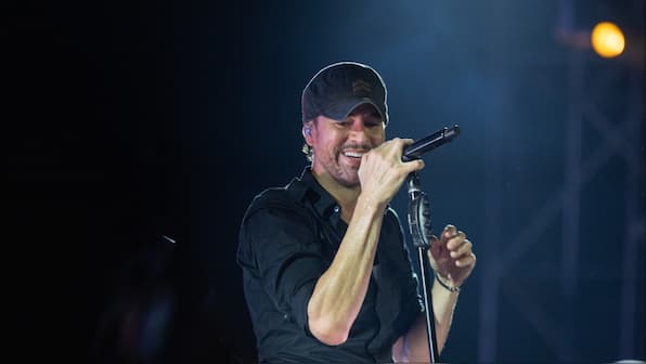 Enrique Iglesias lights up Mumbai with his maiden concert in the city: 'I came here in 2004 first...'