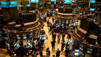 Traders work on the floor of the New York Stock Exchange, November 24, 2008. File Image/Reuters